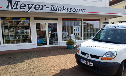 Ladengeschäft von Meyer-Elektronic in der Elmendorfer Straße 9 mit Kundendienst-Fahrzeug